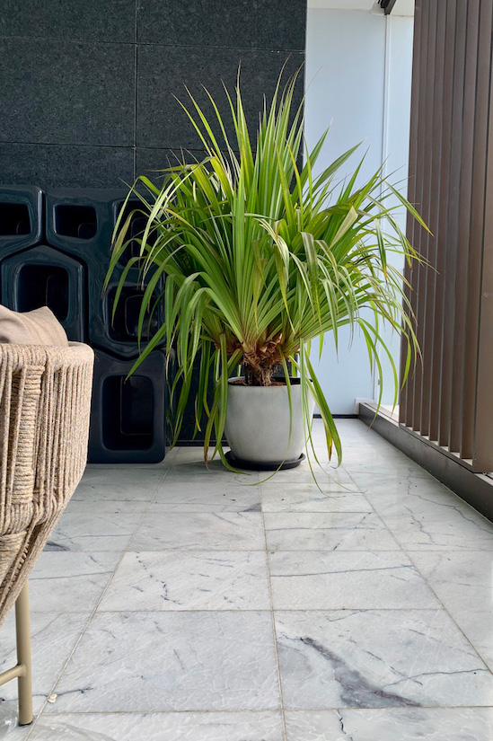 Ceramic vessel pearl grey L